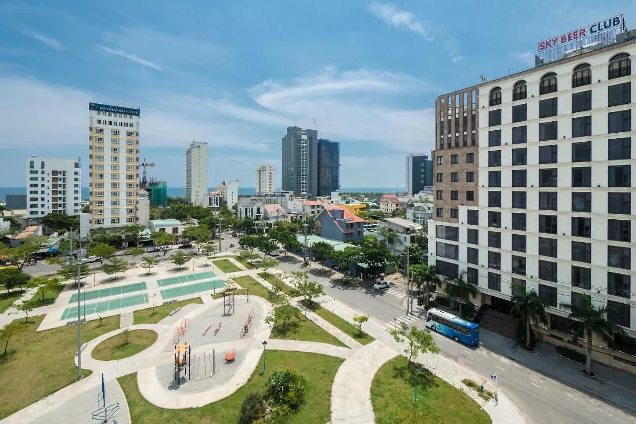 Johnny Hotel Danang 2*,